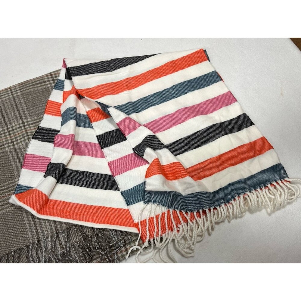 100% Cashmere Scarf Plaid Made in Scotland Fringe Winter Wrap Gray Lot Of 2 - Picture 4 of 5